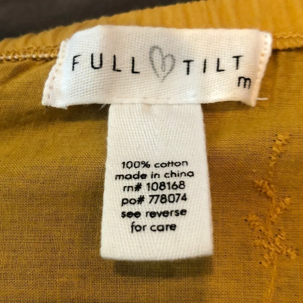 Tillys Full Tilt Crochet Off The Shoulder Top Medium - Picture 4 of 5